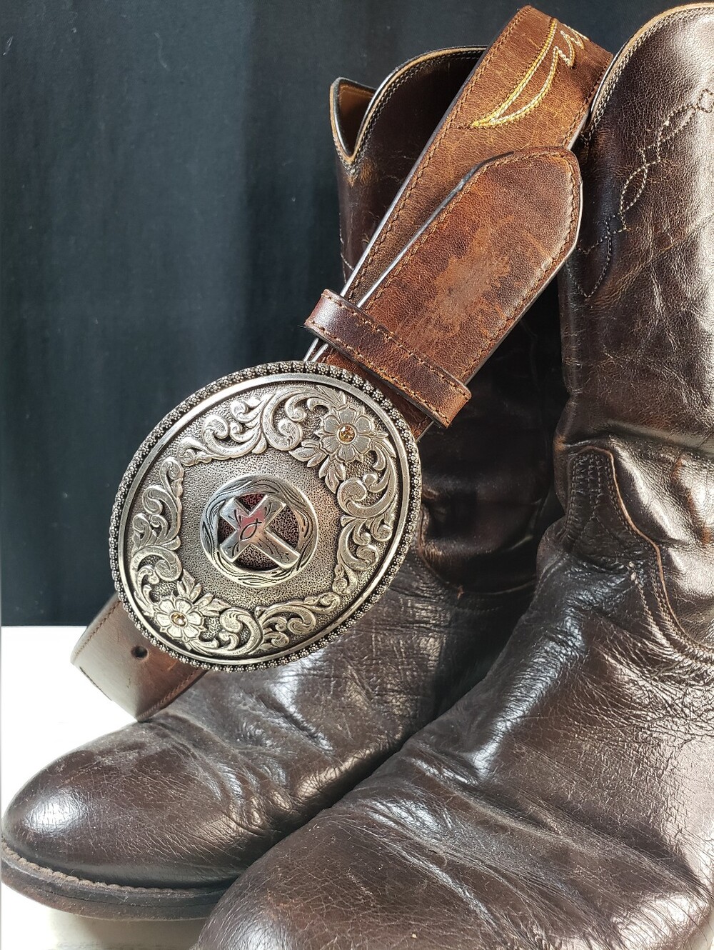Ariat Cross Medallion Belt w/Cross Concho Buckle style A1512202 - Women's size M